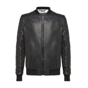 Czarna skórzana kurtka typu bomber