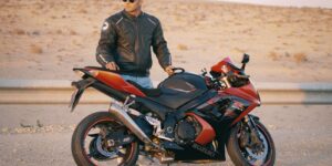 Read more about the article Bomber, biker czy racer: która kurtka skórzana pasuje właśnie do Ciebie?