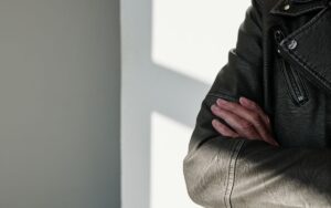 Read more about the article Ile kosztuje prawdziwa skórzana kurtka (i dlaczego)?