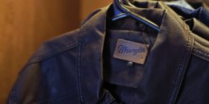 Read more about the article Dlaczego warto kupić skórzaną kurtkę latem?