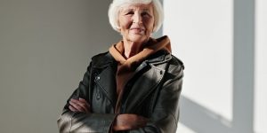 Read more about the article Czy istnieje limit wieku na kurtkę skórzaną? Styl w wieku 30, 50 i 70 lat